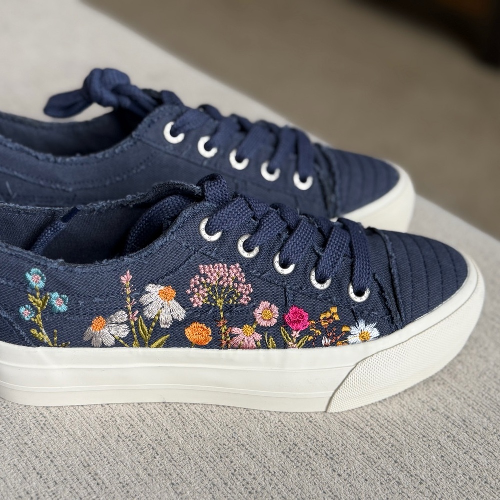 Blowfish Malibu Navy Blue Platform Sneakers w/Embroidered Floral Detail - NEW